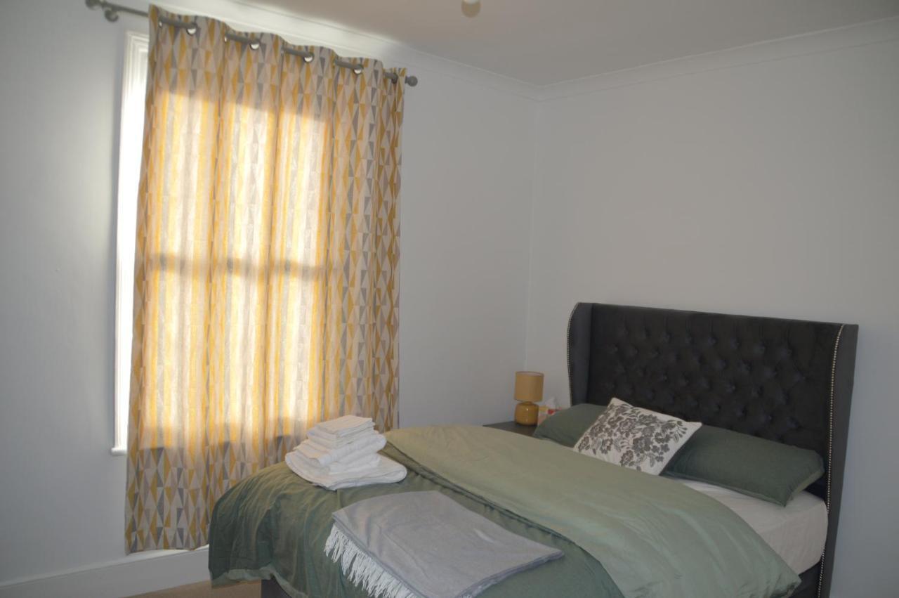 Two Bedroom Apartment In London Exteriör bild